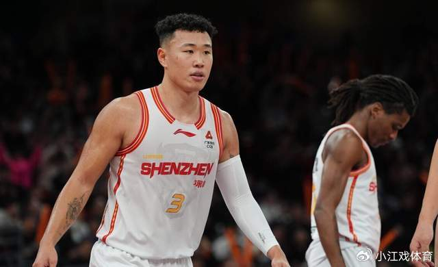 开云APP-23投砍32分+5记三分！提前锁定常规赛MVP，郭士强真是眼光毒辣|贺希宁|男篮|深圳男篮|新疆男篮|篮板_新浪体育_新浪新闻